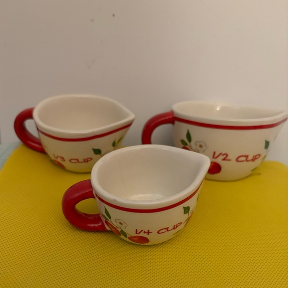 Set of 3 Cracker Barrel Sweet As Pie Ceramic Measuring Cups - Picture 1 of 2